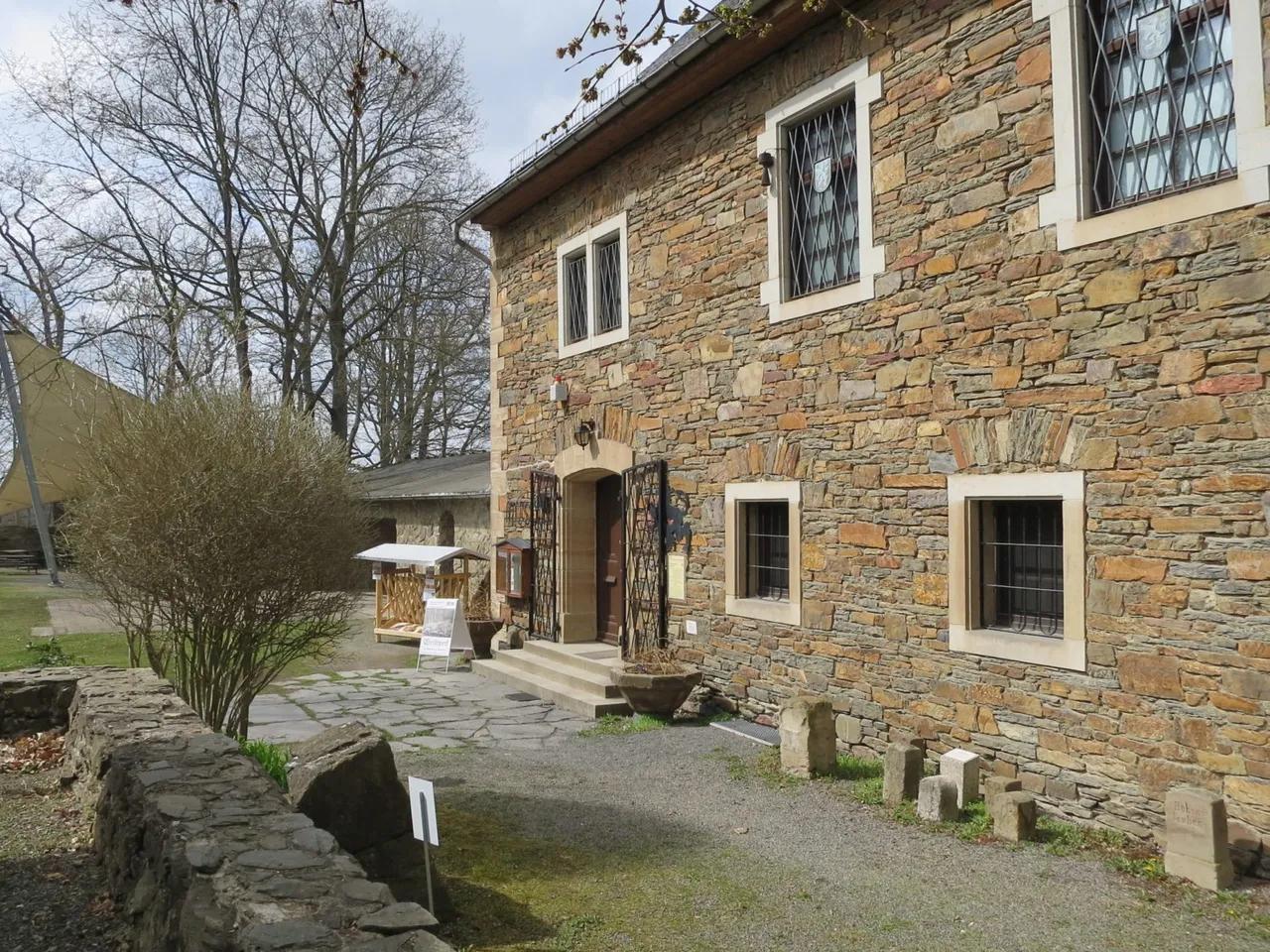 Museum-Reichenfels-im-Burghof-der-Burgruine-Reichenfels