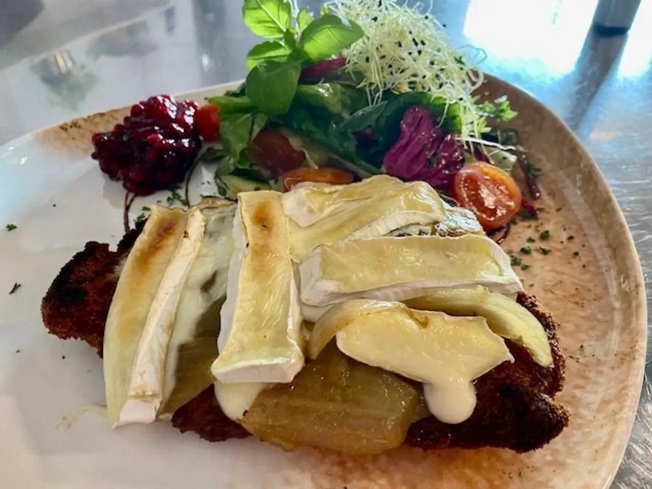 76487693-schnitzel-camembert-1_resized_MrzT6043Us