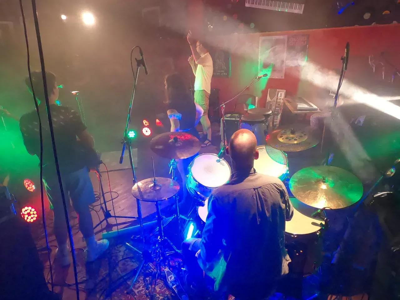 Band der letzten Musikbaustelle auf der Bühne