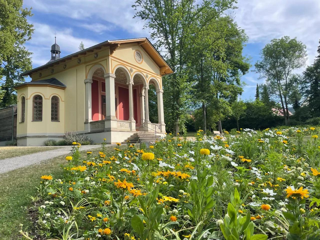 Der römische Pavillon aus dem Jahre 1854 im Drackendorfer Park, auch Teehaus genannt.