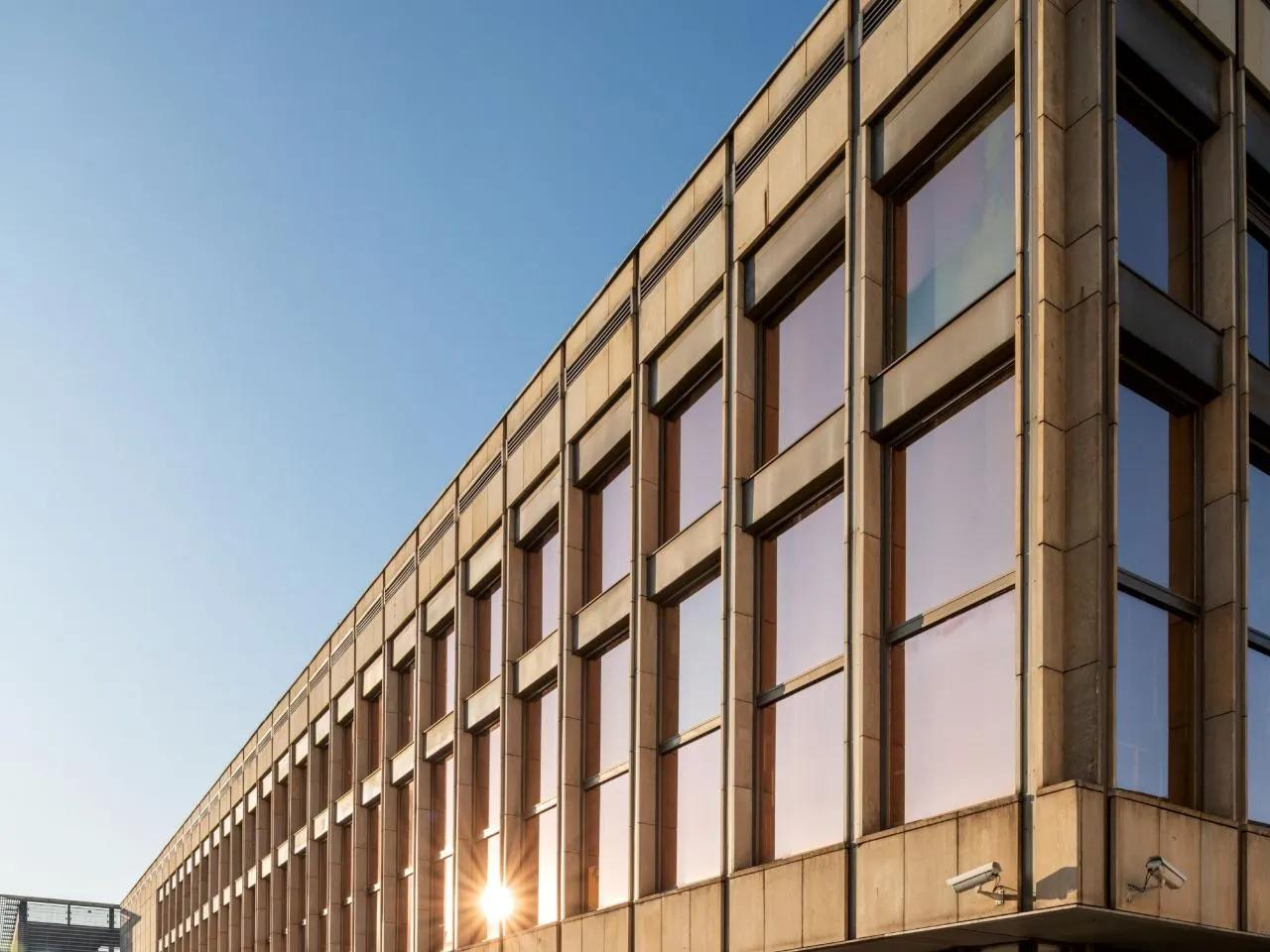 TMue_Außenfassade KuK-mit Parkhaus