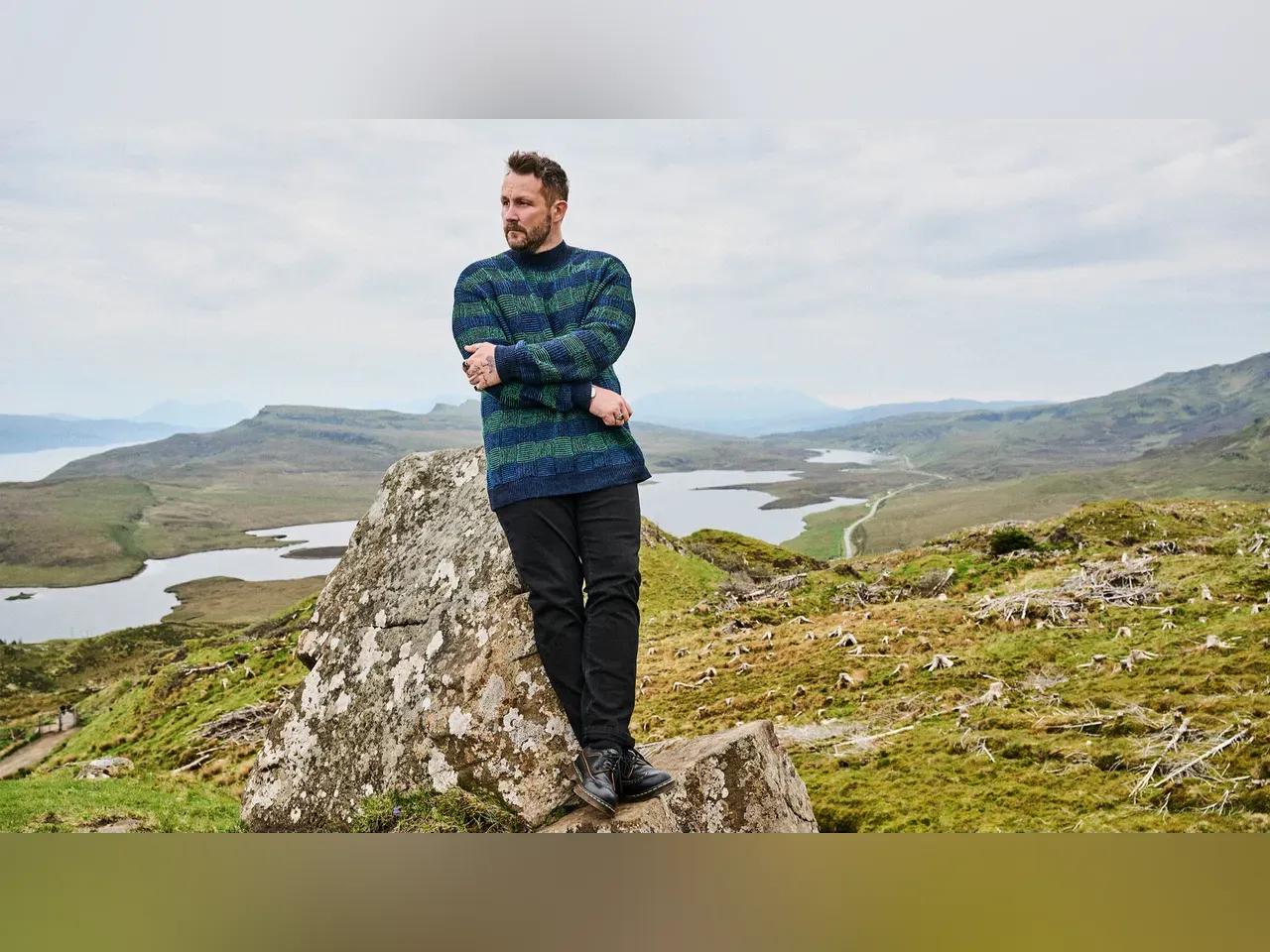 Florian Künstler vor einem Panorama-Hintergrund