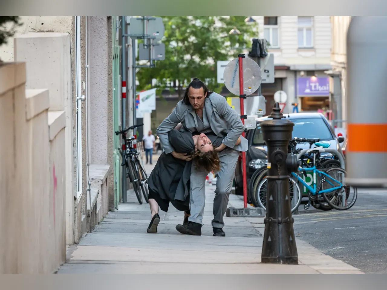 walking-act-helmut-prochart-jpg