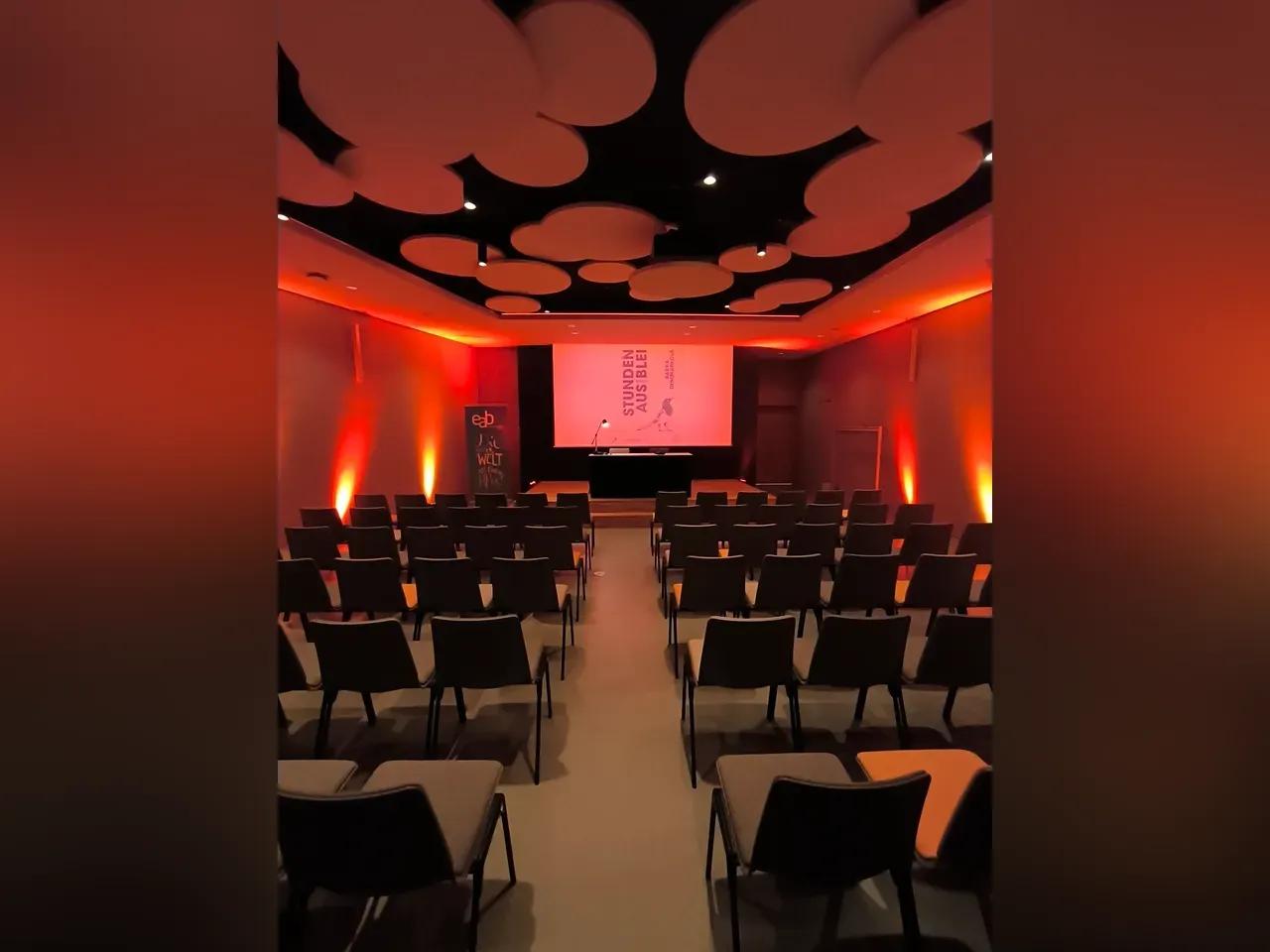 helene-petrenz-saal-c-eab-jpg