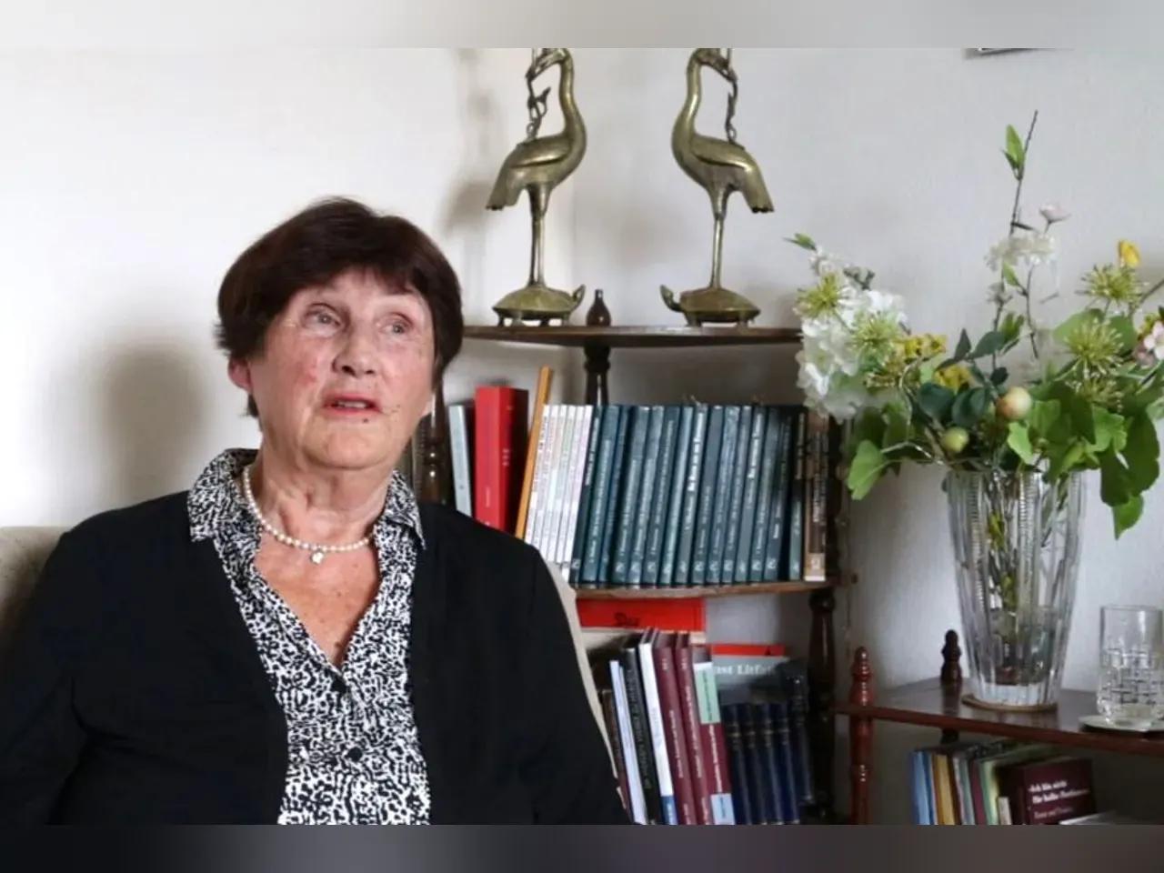 Aljonna Möckel, Filmstill aus „Übersetzen. Werke und Tage: Aljonna Möckel“, YouTube – Deutscher Übersetzerfonds, 2023