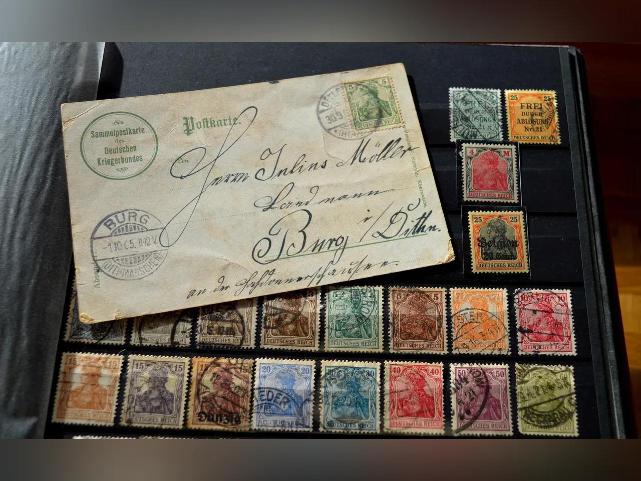 Briefmarken in einem Album