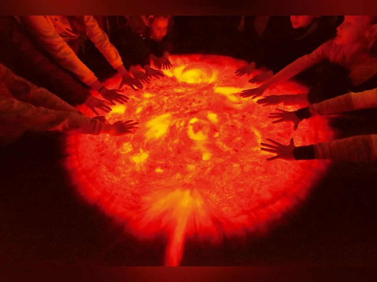 sun-2012-acrylic-paint-on-epoxy-resin-and-light-box-unique-201-x-201-x-20-cm