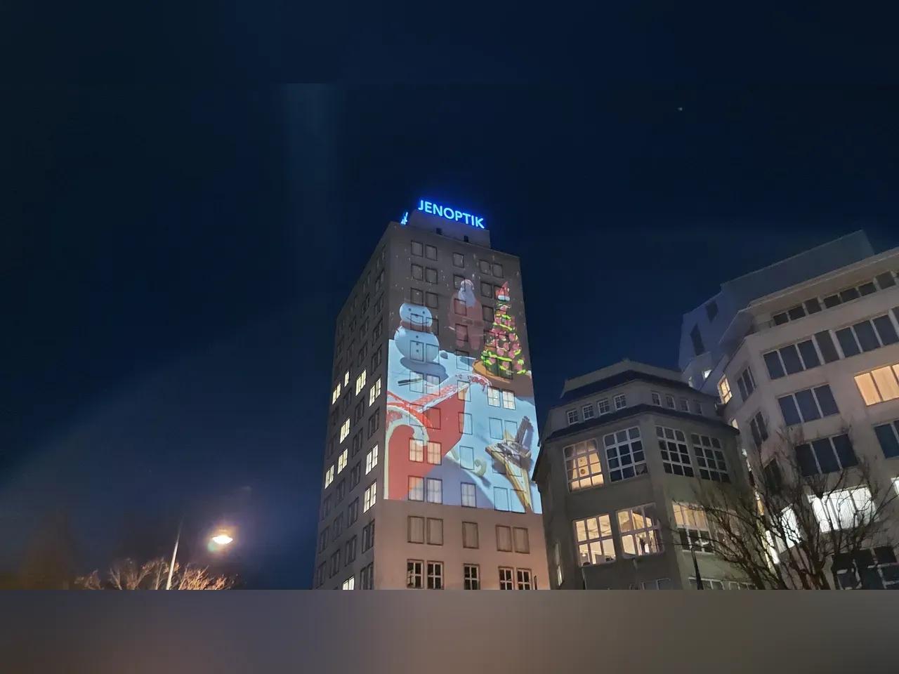 Jenoptik-Hochhaus mit Licht-Projektionen