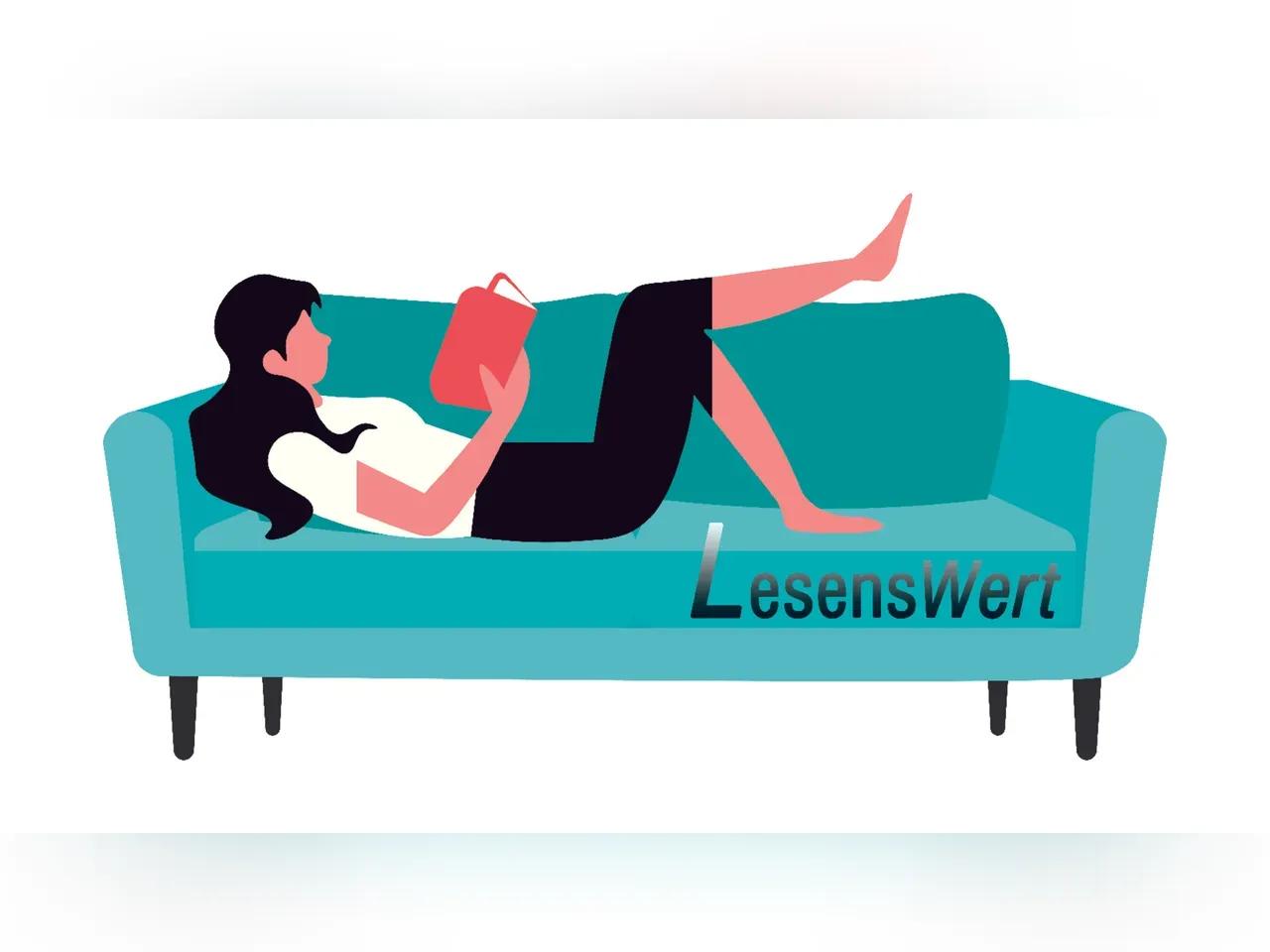 Schwarzhaarige Frau, mit weißem Oberteil, schwarzer, kurzer Hose und rotem Buch in der Hand, liegt auf einer grünen Couch