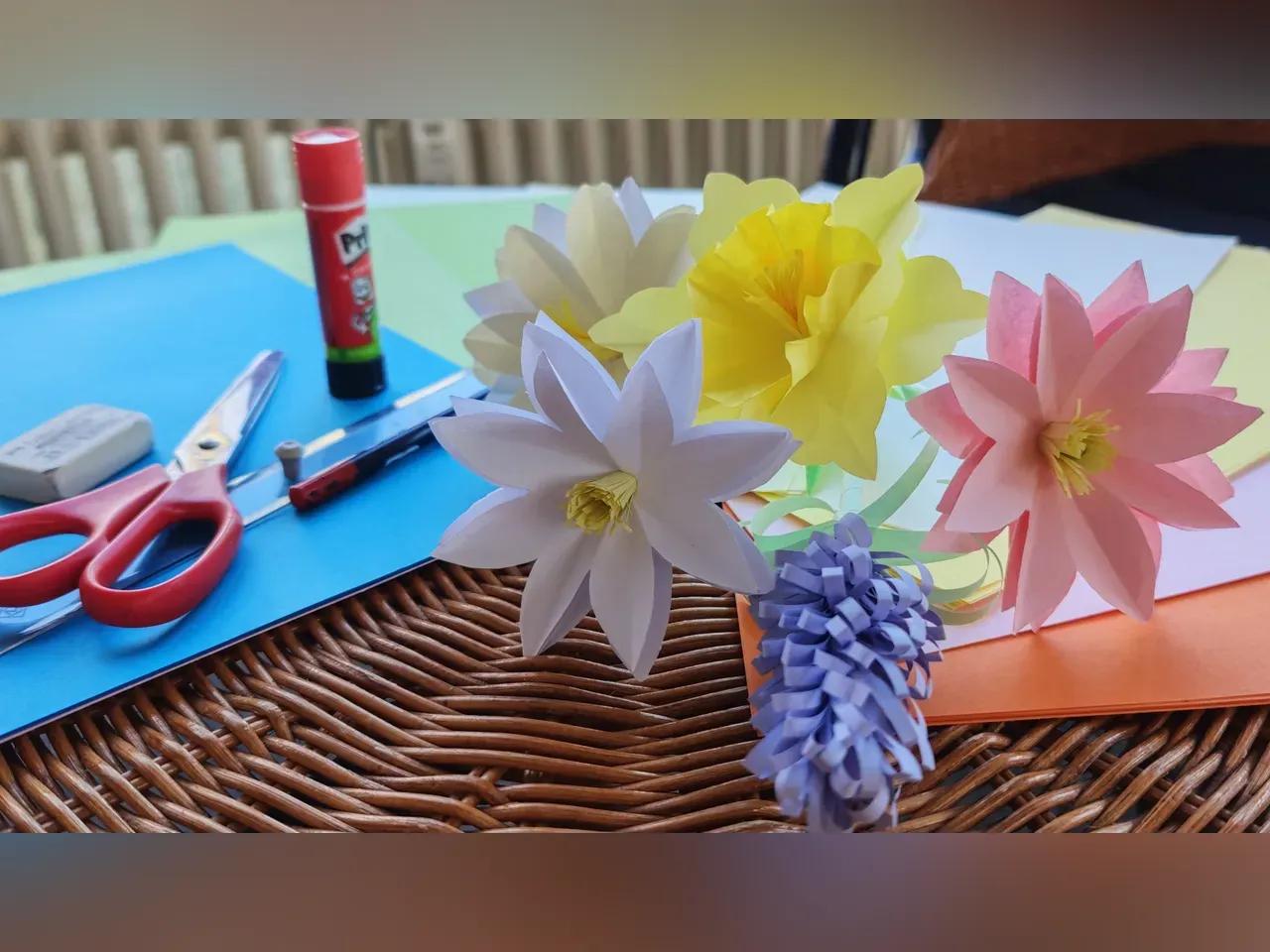 Frühlingsblumen aus Papier