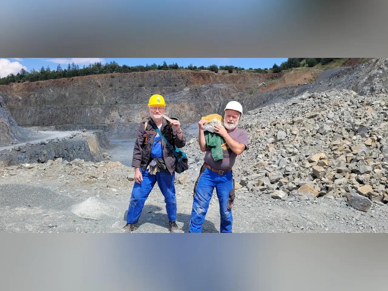 Matthias Sehrig (li.) und Andreas Reinhold (re.) mit „Superfund“ in einem Ostthüringer Steinbruch, Juli 2022