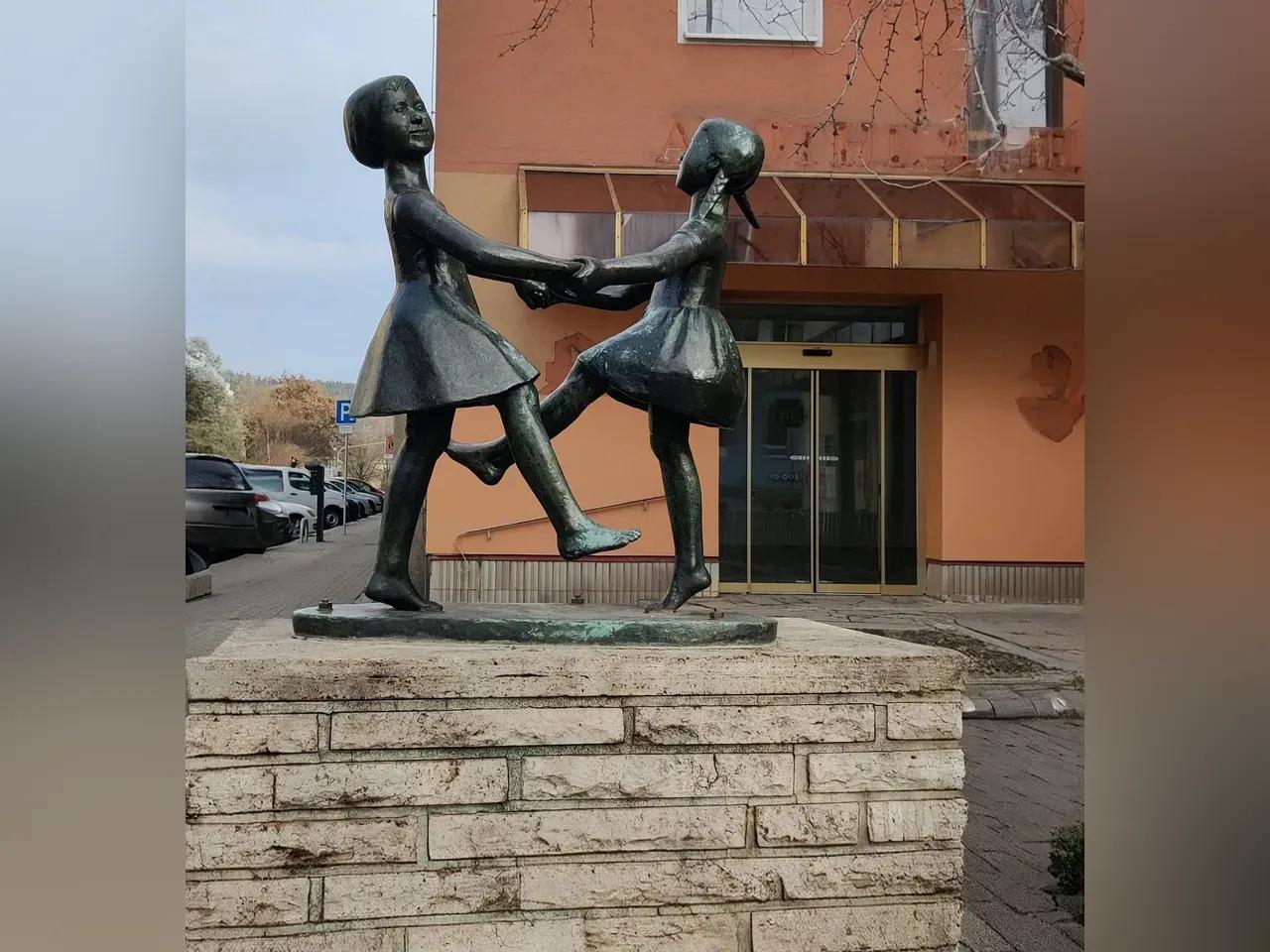 Skulptur der Tanzenden Mädchen in Jena