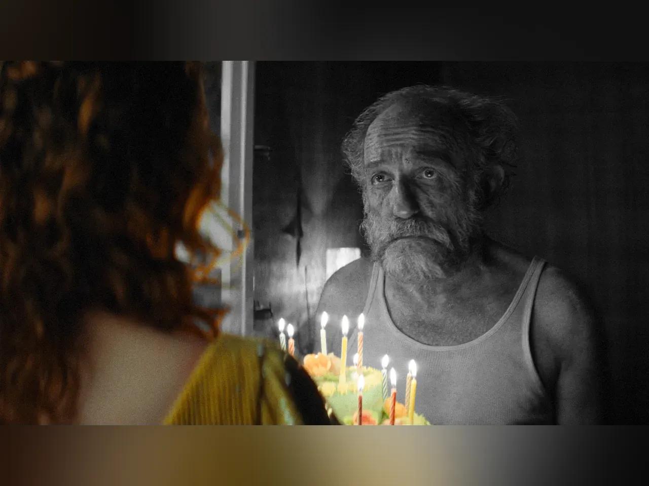 02_SieGlaubenAnEngelHerrDrowak_KarlMarkovics_als_Hugo_c_Zieglerfilm_Baden-Baden_X-Verleih_AG