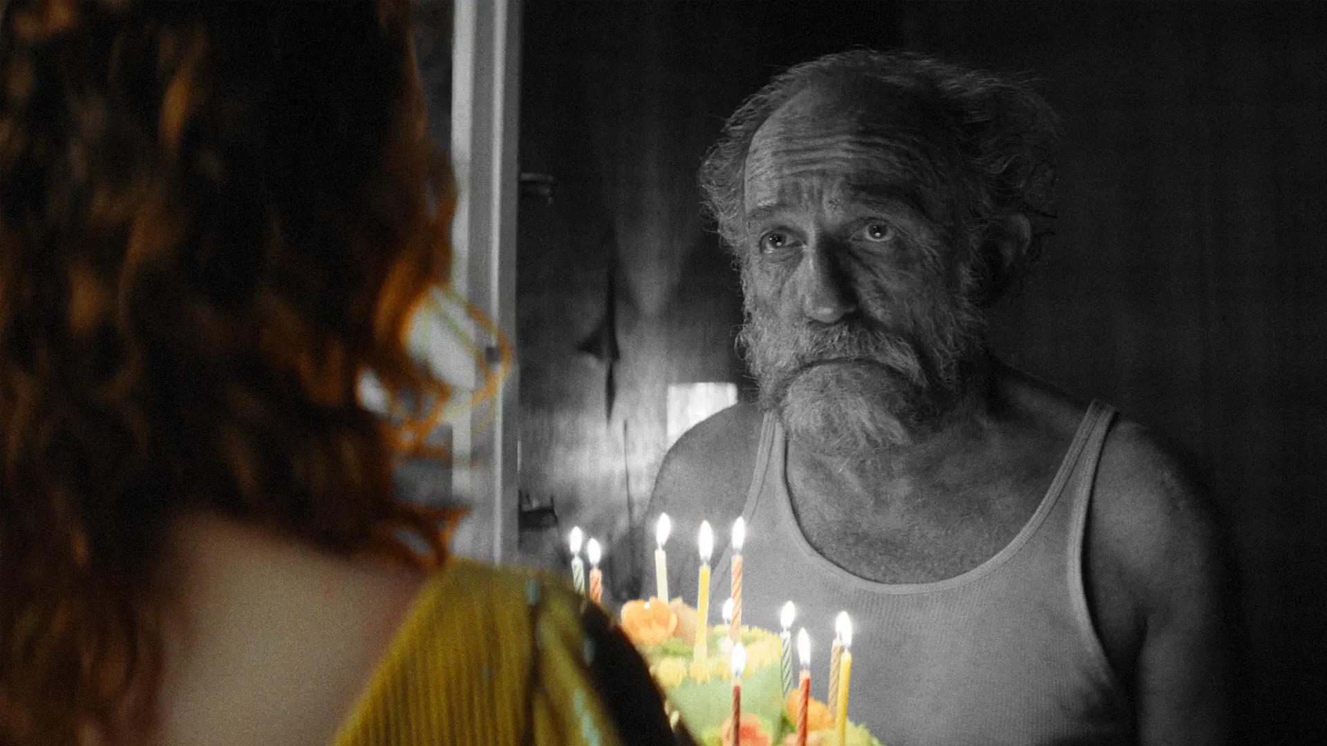 02_SieGlaubenAnEngelHerrDrowak_KarlMarkovics_als_Hugo_c_Zieglerfilm_Baden-Baden_X-Verleih_AG