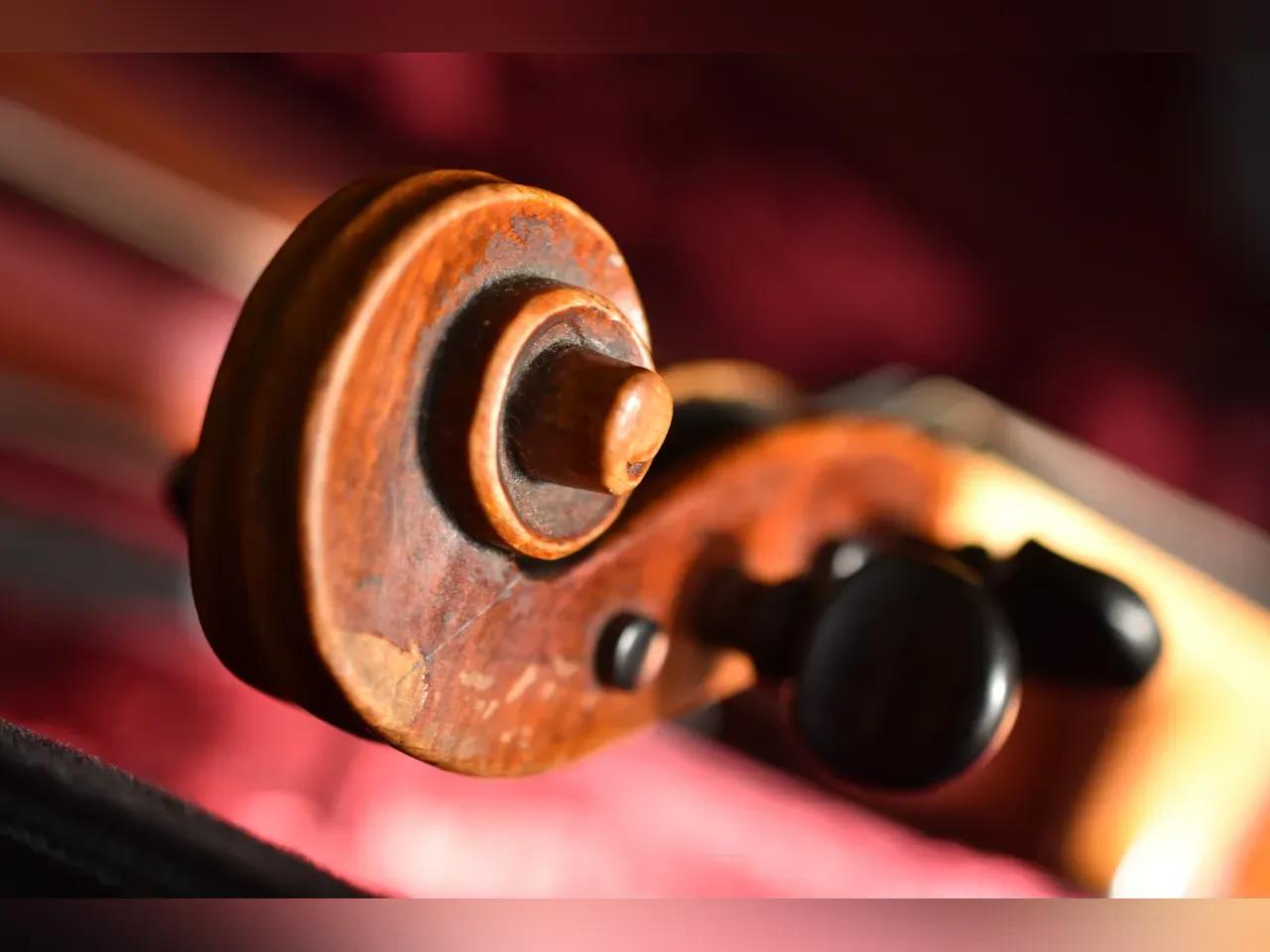 Nahaufnahme eines Violinenwirbels