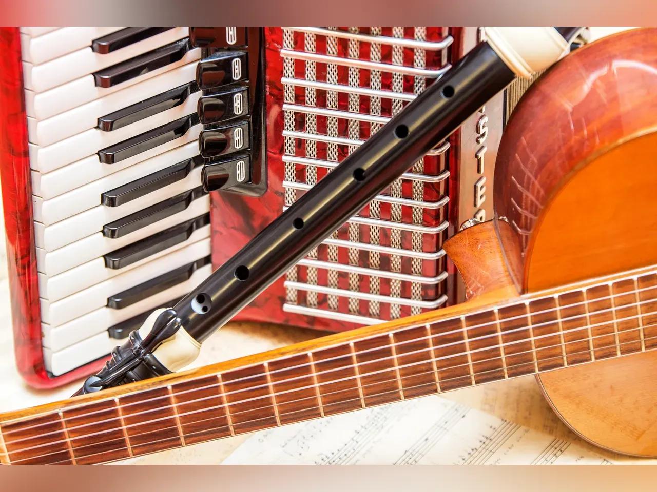 Akkordeon, Gitarre und Blockflöte