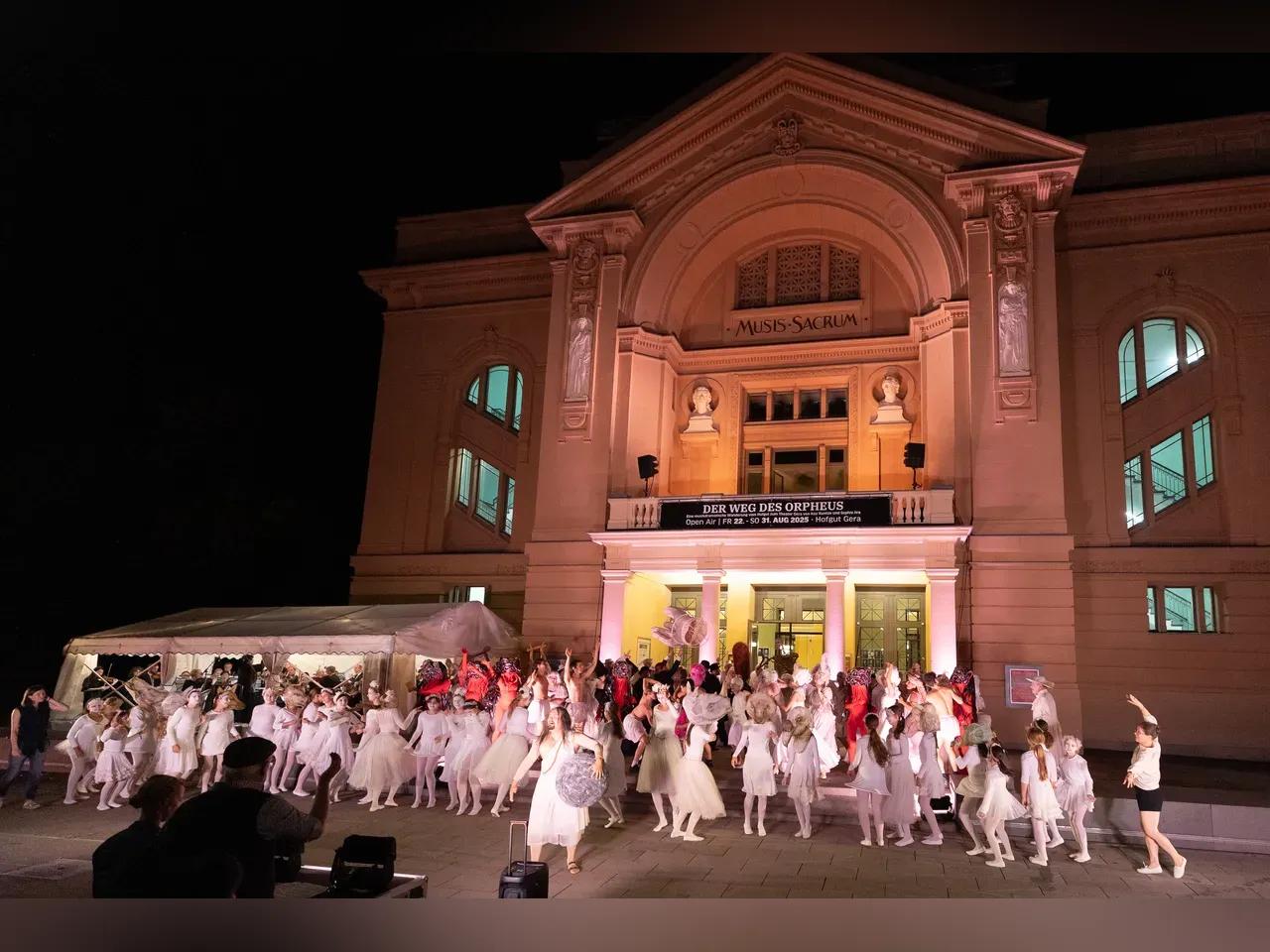 02_Finale_vor_dem_Theater_Altenburg_Gera