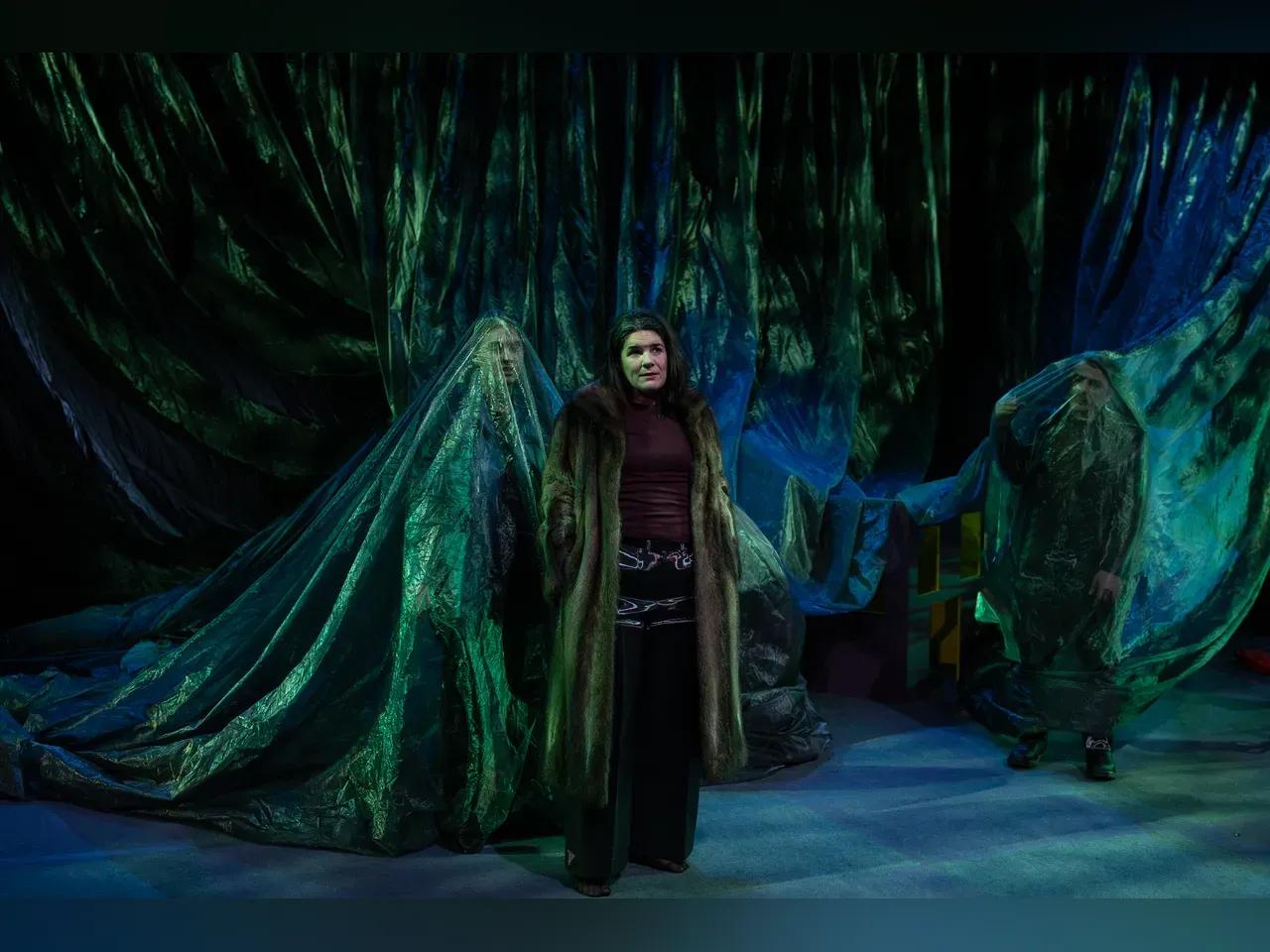 %E2%80%9Egl%C3%BCckliche_menschen%E2%80%9C_im_Vordergrund_Schauspielerin_Ines_Buchmann__Foto_Ronny_Ristok_