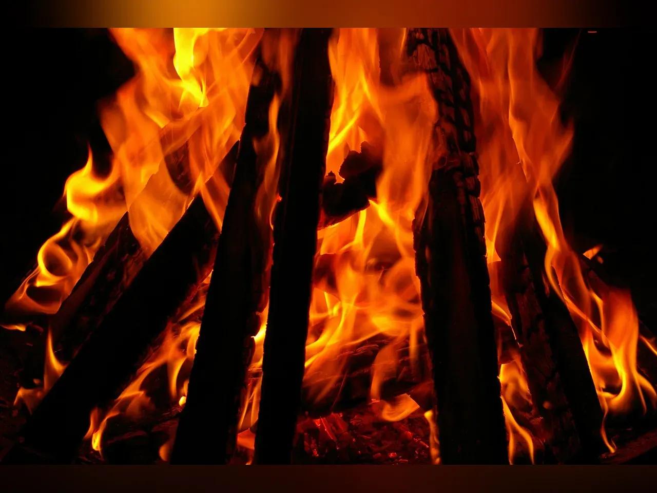 lodernendes kleines Feuer