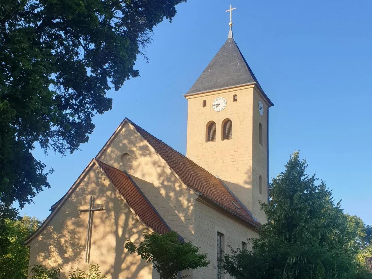 Kirche_St._Peter_Gera-Leumnitz.jpg