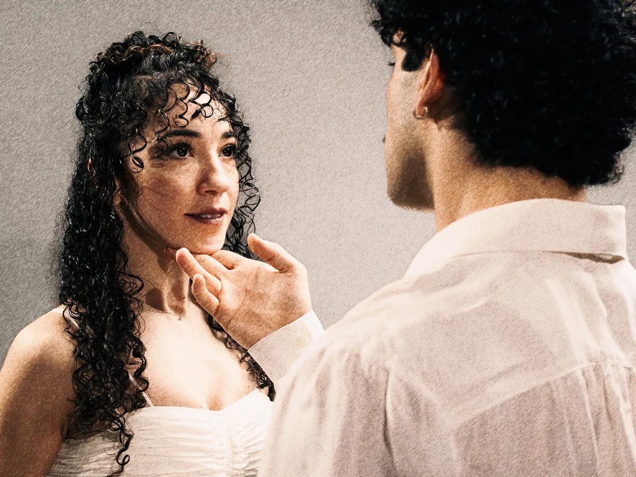 „Romeo und Julia“_Thüringer Staatsballett des Theaters Altenburg Gera_Tänzerin Emilie Menezes de Siqueira und Tänzer Carlos Eduardo Boeira (Foto Ronny Ristok)