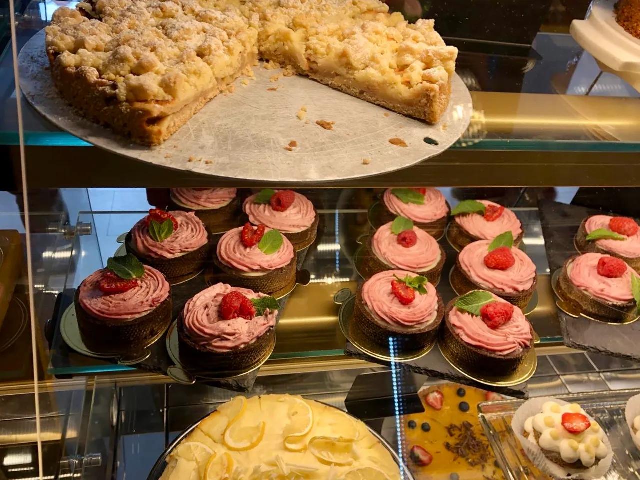 252743cc-43f8-46c9-b2a4-f7ef1d2a19f6 2