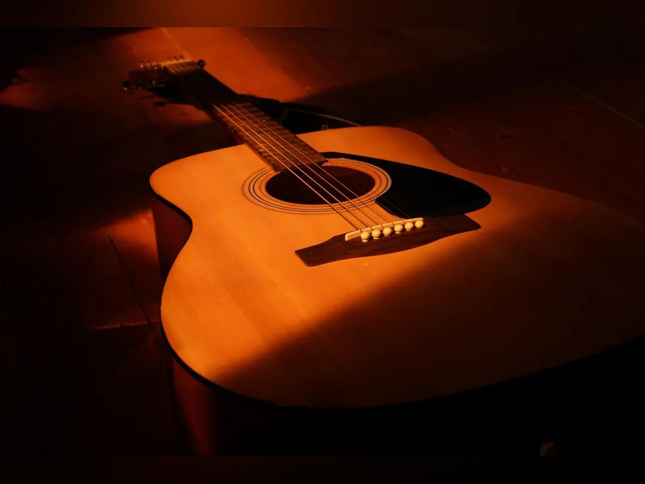 Gitarre mit Licht und Schatten