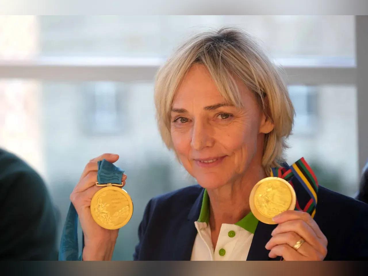 Heike Drechsler mit zwei Goldmedaillen in den Händen