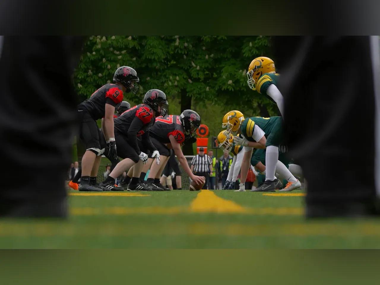 Football Spiel mit Spielern auf dem Feld