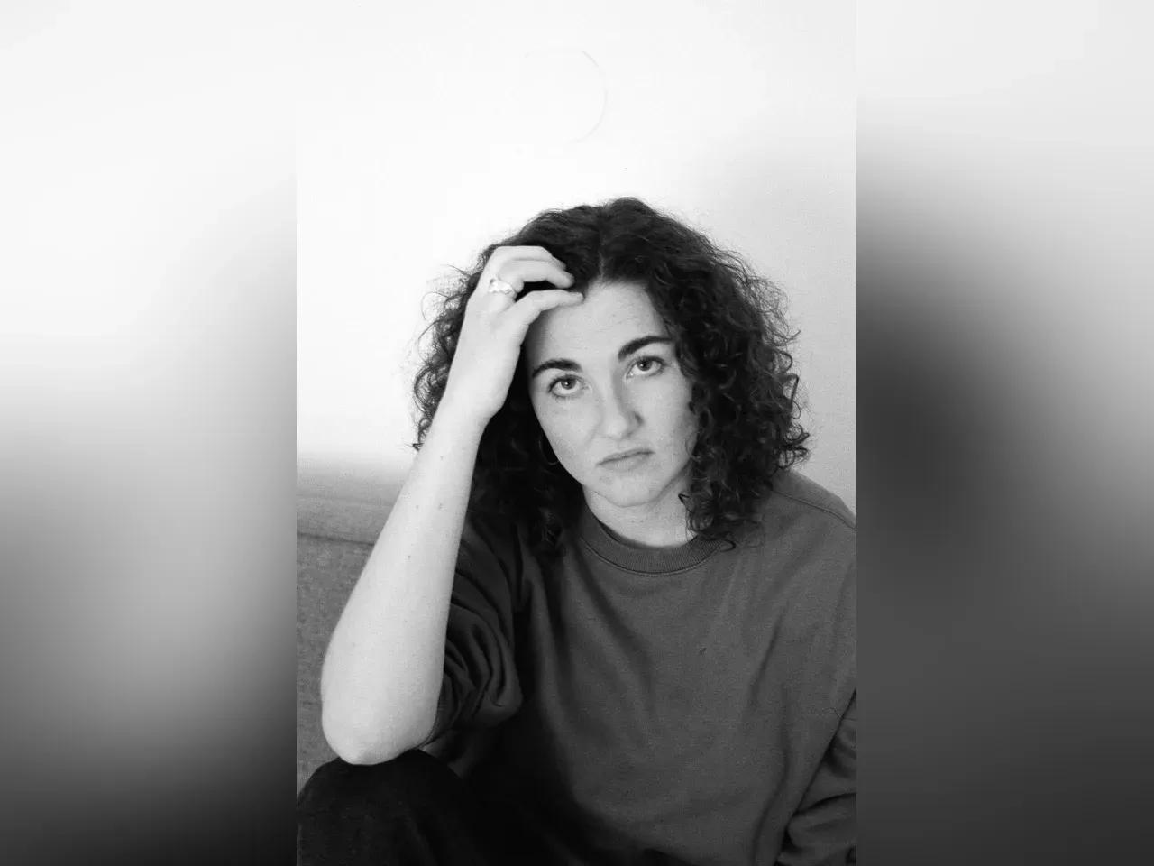 Schwarz-Weiß-Foto der Autorin Greta Maria Pichler