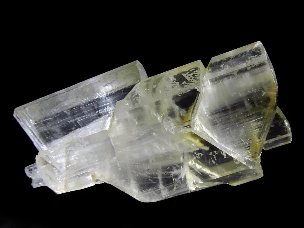 Transparenter Gips-Kristall aus dem Kalibergwerk Bleicherode in Thüringen. 12,5 x 6,3 x 3,8 cm