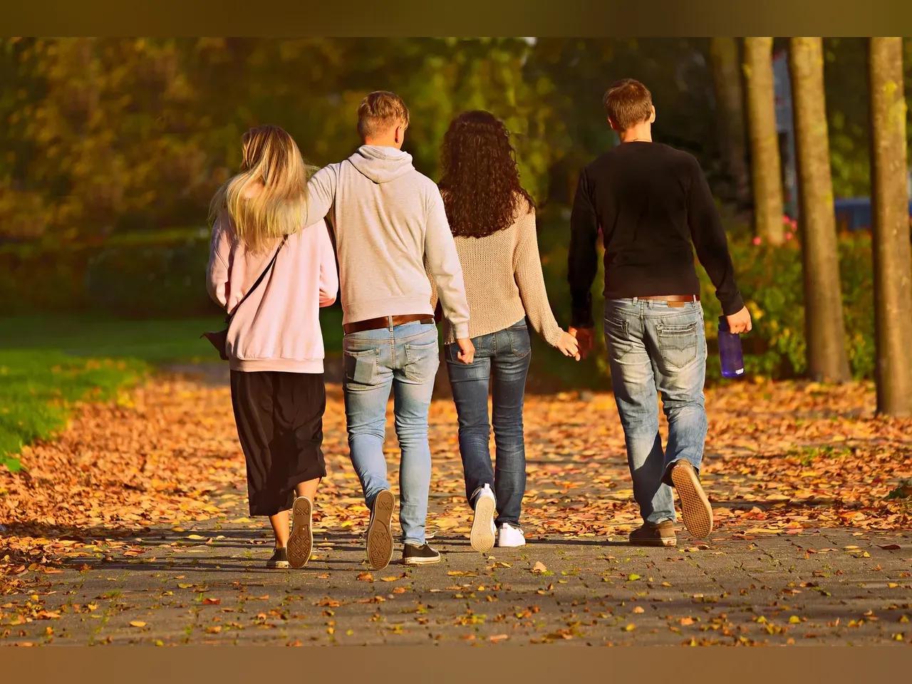 mabelamber-strolling-3755342_1920-jpg