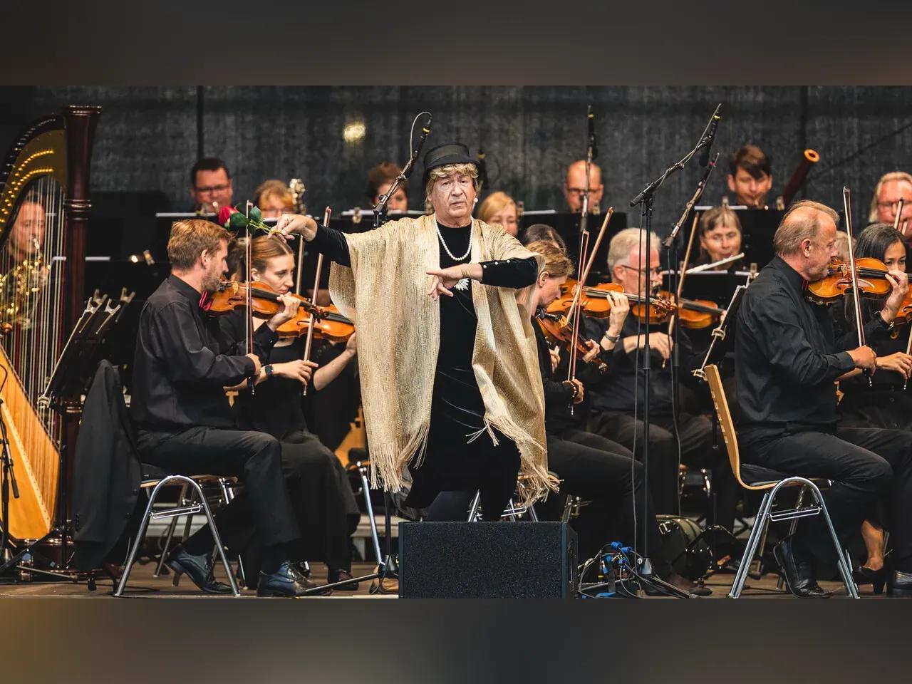 Tom Pauls in: Ilse Bähnert jagt Dr. Nu