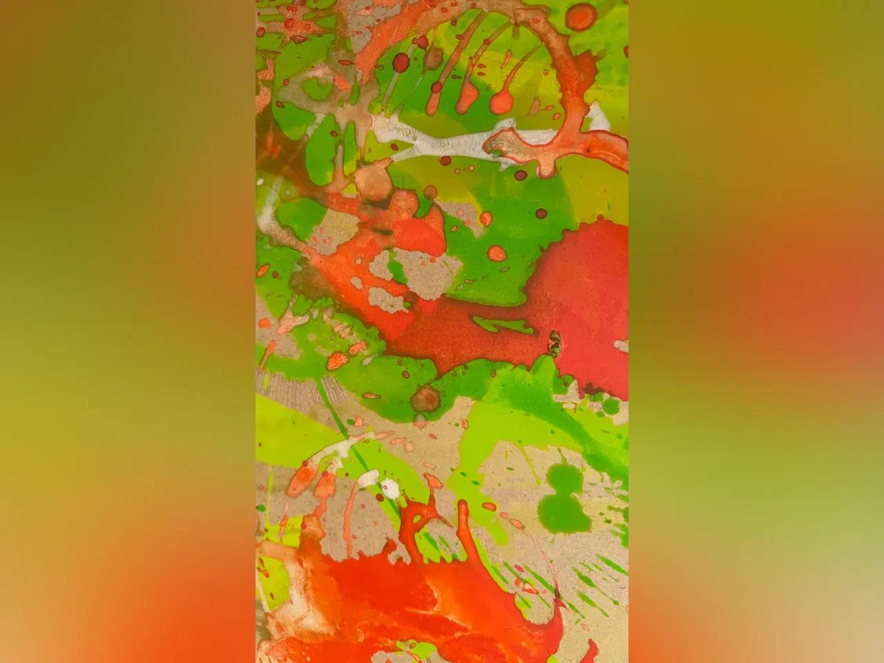 Gemaltes Bild mit den Farben orange und grün